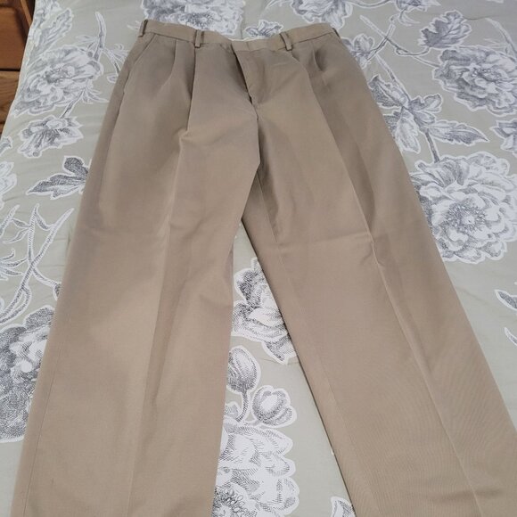 Lands' End Men's Pleated Waist Cuffed Cotton Twill Pants 34 x 30 - Picture 3 of 10